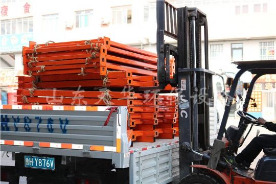 點(diǎn)擊查看詳細(xì)信息<br>標(biāo)題：發(fā)貨現(xiàn)場(chǎng) 閱讀次數(shù)：1925